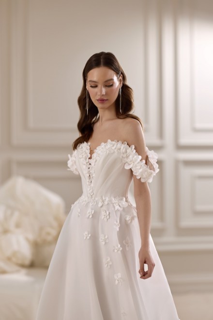 https://elisebride.ro/images/stories/virtuemart/product/Ada-02.jpg