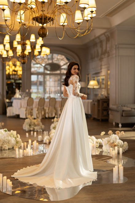 https://elisebride.ro/images/stories/virtuemart/product/Azalea4.jpg