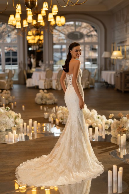 https://elisebride.ro/images/stories/virtuemart/product/Catherine6.jpg