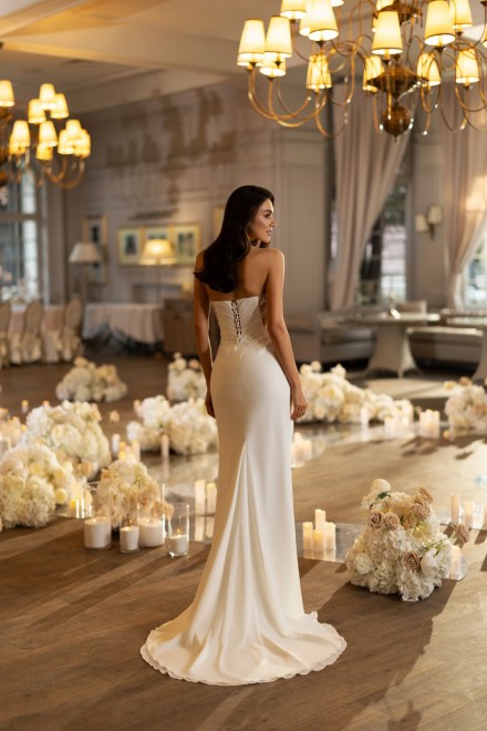 https://elisebride.ro/images/stories/virtuemart/product/Elora4.jpg