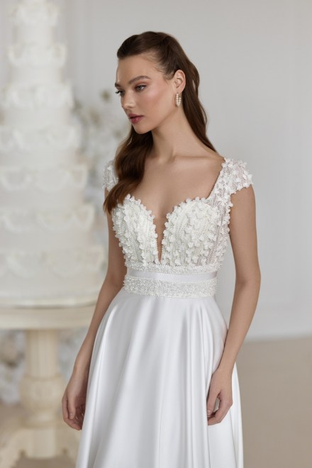 https://elisebride.ro/images/stories/virtuemart/product/Flavia1.jpg