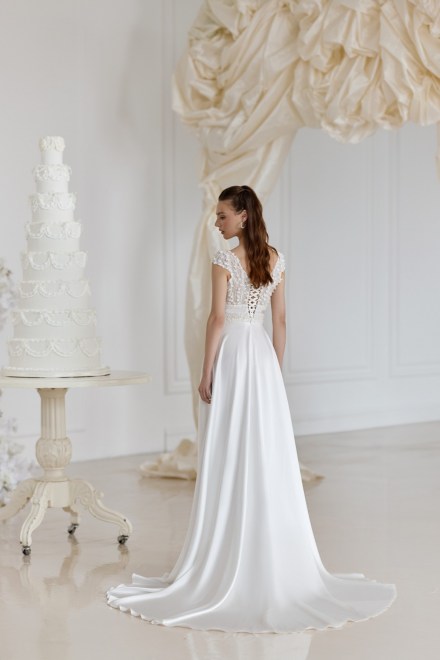 https://elisebride.ro/images/stories/virtuemart/product/Flavia2.jpg