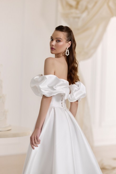 https://elisebride.ro/images/stories/virtuemart/product/Greta3.jpg
