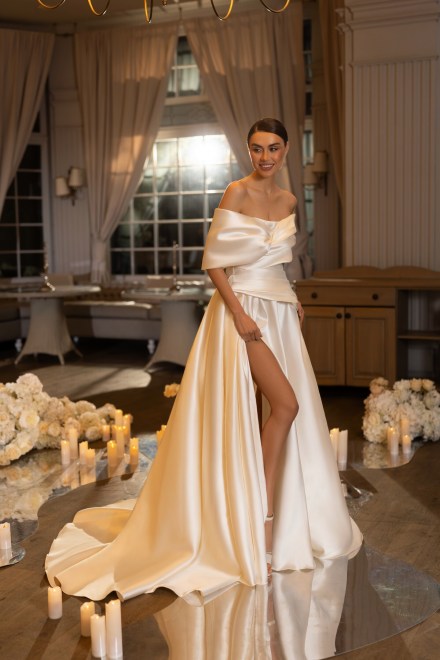 https://elisebride.ro/images/stories/virtuemart/product/Ivy2.jpg