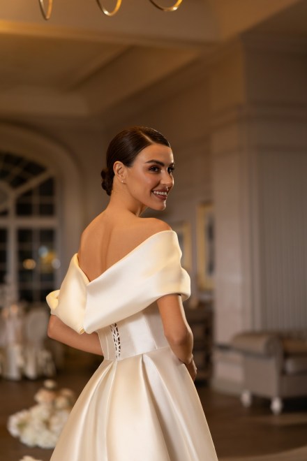 https://elisebride.ro/images/stories/virtuemart/product/Ivy4.jpg