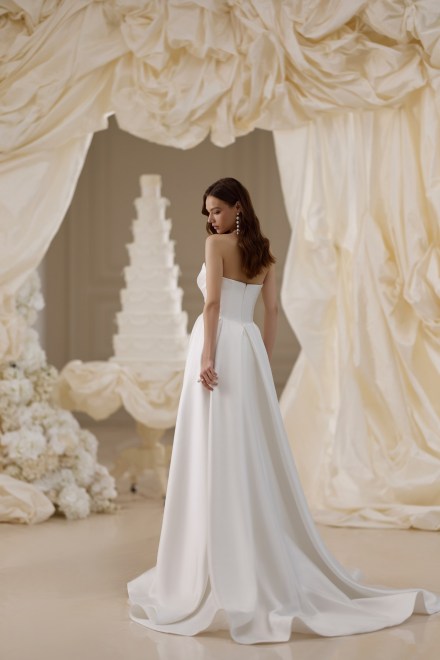 https://elisebride.ro/images/stories/virtuemart/product/Julia6.jpg