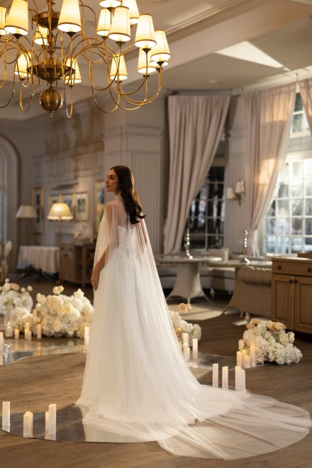 https://elisebride.ro/images/stories/virtuemart/product/Kallista6.jpg