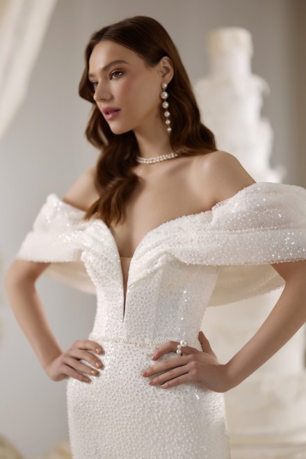 https://elisebride.ro/images/stories/virtuemart/product/Lara3.jpg
