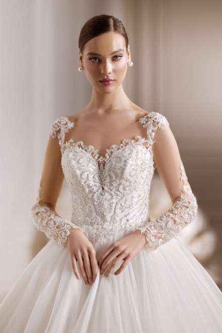 https://elisebride.ro/images/stories/virtuemart/product/Marta0231.jpg