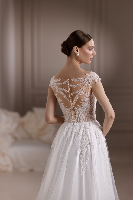 https://elisebride.ro/images/stories/virtuemart/product/Medeea3.jpg