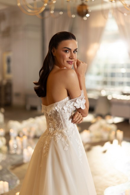 https://elisebride.ro/images/stories/virtuemart/product/Nerissa3.jpg