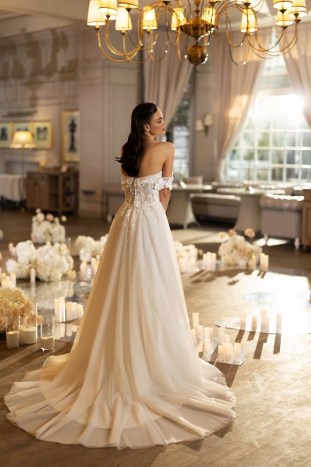 https://elisebride.ro/images/stories/virtuemart/product/Nerissa4.jpg