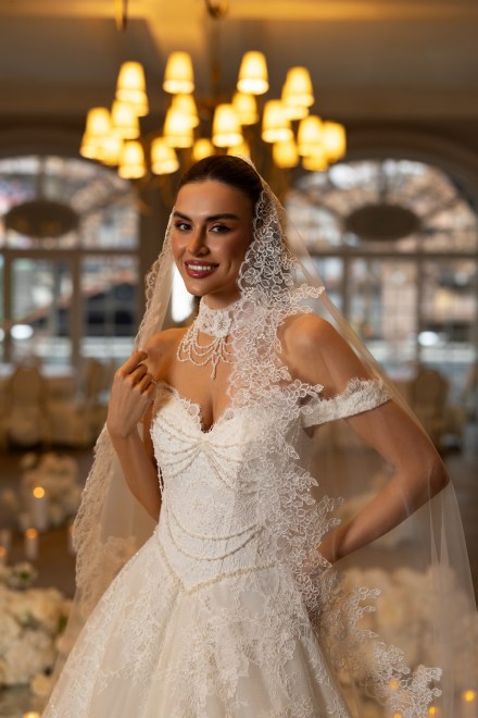 https://elisebride.ro/images/stories/virtuemart/product/Royale2.jpg