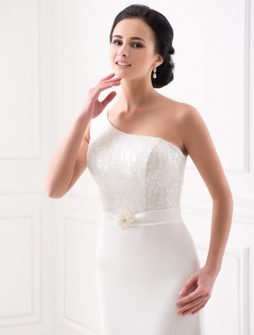 https://elisebride.ro/images/stories/virtuemart/product/VWD_FN_04_b.jpg