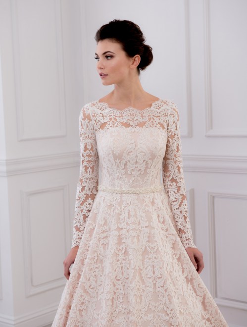 https://elisebride.ro/images/stories/virtuemart/product/VWD_IM_02_b22.jpg