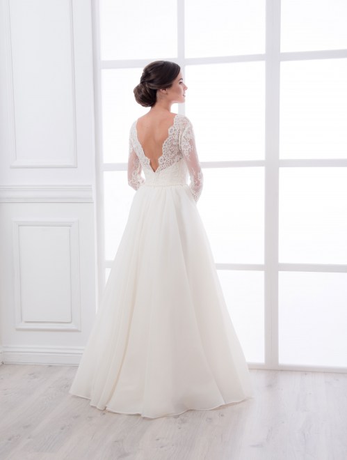 https://elisebride.ro/images/stories/virtuemart/product/VWD_IM_08_c91.jpg