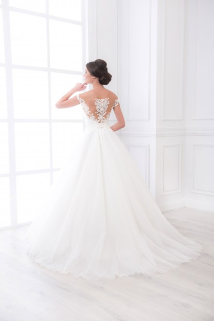 https://elisebride.ro/images/stories/virtuemart/product/VWD_IM_09_c24.jpg