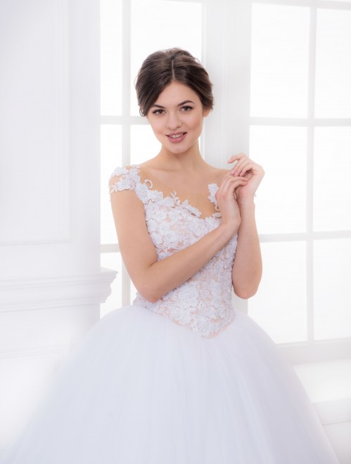 https://elisebride.ro/images/stories/virtuemart/product/VWD_IM_13_b21.jpg