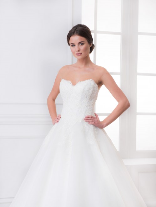 https://elisebride.ro/images/stories/virtuemart/product/VWD_IM_14_b46.jpg