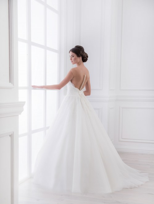 https://elisebride.ro/images/stories/virtuemart/product/VWD_IM_14_c57.jpg