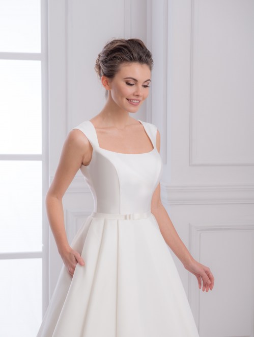 https://elisebride.ro/images/stories/virtuemart/product/VWD_IM_15_b59.jpg