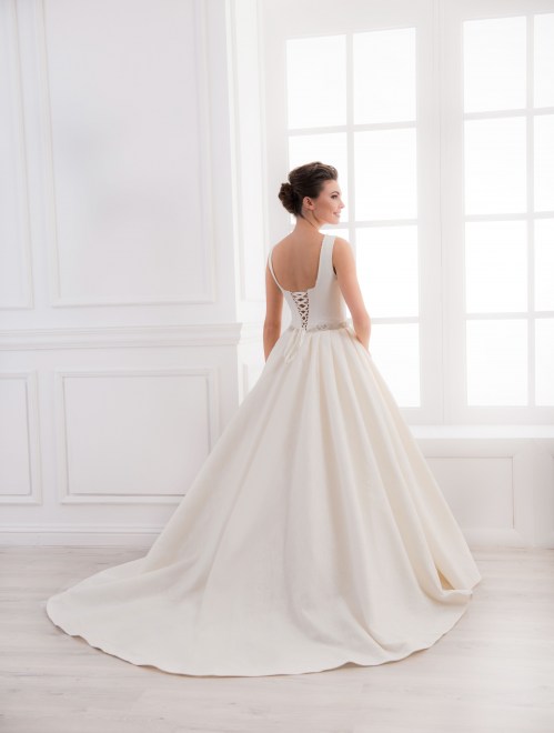 https://elisebride.ro/images/stories/virtuemart/product/VWD_IM_17_c57.jpg