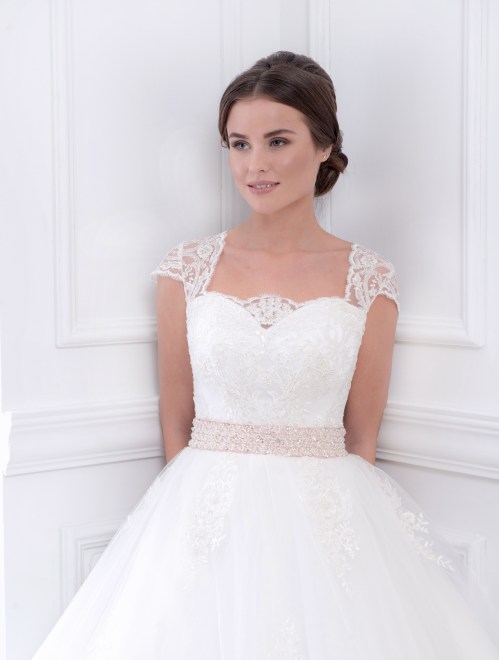 https://elisebride.ro/images/stories/virtuemart/product/VWD_IM_20_b74.jpg