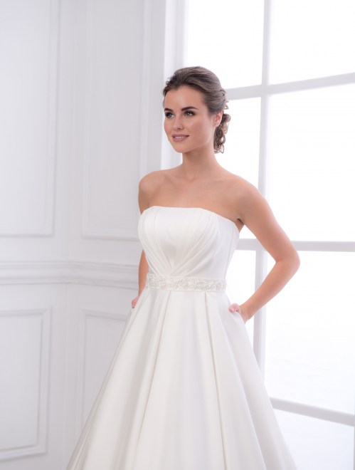 https://elisebride.ro/images/stories/virtuemart/product/VWD_IM_24_b39.jpg