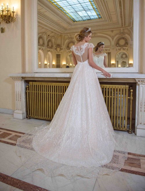 https://elisebride.ro/images/stories/virtuemart/product/VWD_IN_03_c.jpg