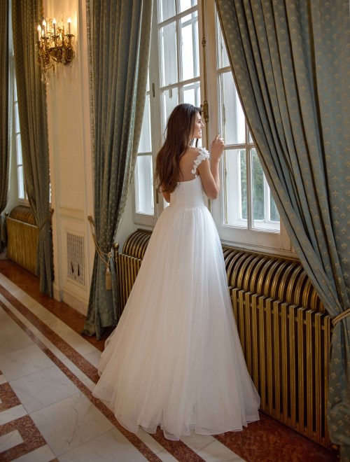 https://elisebride.ro/images/stories/virtuemart/product/VWD_IN_14_c.jpg