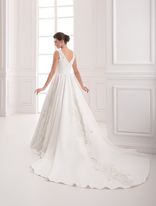 https://elisebride.ro/images/stories/virtuemart/product/VWD_IP_01_c61.jpg
