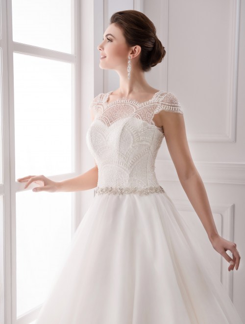 https://elisebride.ro/images/stories/virtuemart/product/VWD_IP_16_b31.jpg
