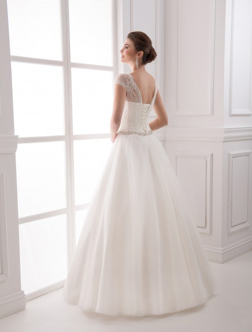 https://elisebride.ro/images/stories/virtuemart/product/VWD_IP_16_c45.jpg