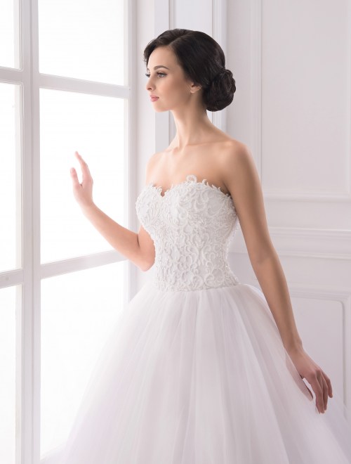 https://elisebride.ro/images/stories/virtuemart/product/VWD_IP_24_b.jpg