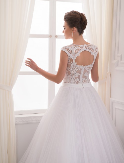 https://elisebride.ro/images/stories/virtuemart/product/VWD_PL_06_c.jpg