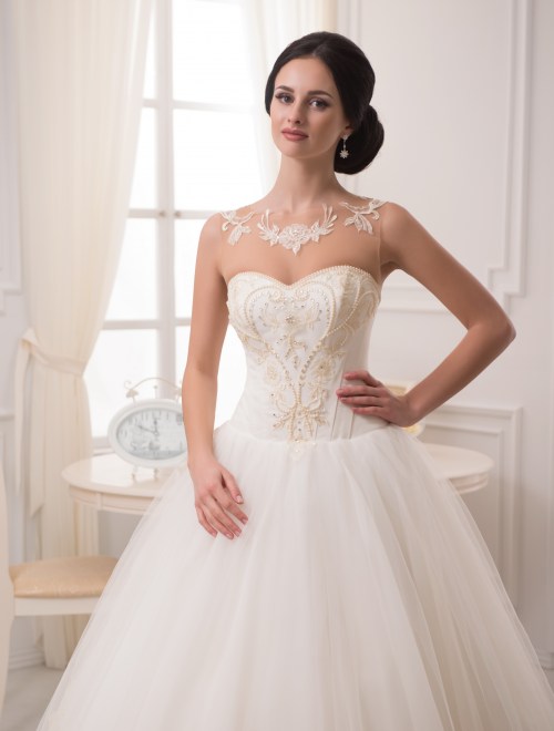 https://elisebride.ro/images/stories/virtuemart/product/VWD_PL_12_b.jpg