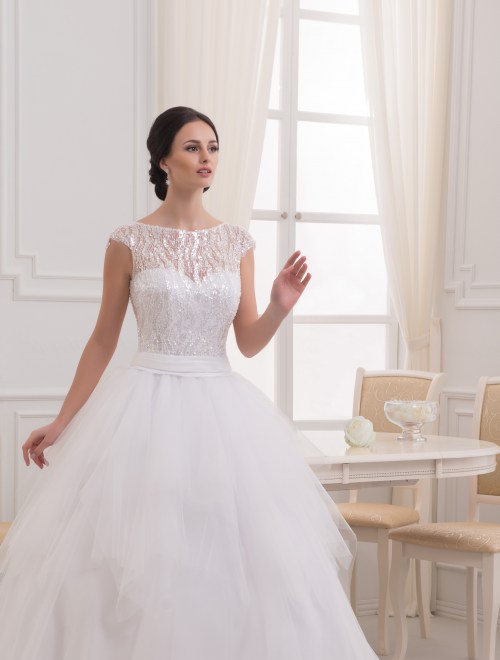 https://elisebride.ro/images/stories/virtuemart/product/VWD_RM_17_a.jpg