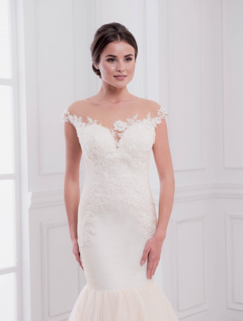 https://elisebride.ro/images/stories/virtuemart/product/VWD_TM_01_b.jpg