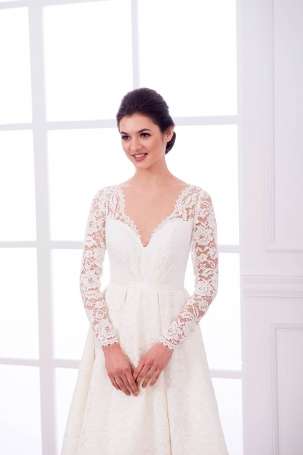 https://elisebride.ro/images/stories/virtuemart/product/VWD_TM_08_b.jpg
