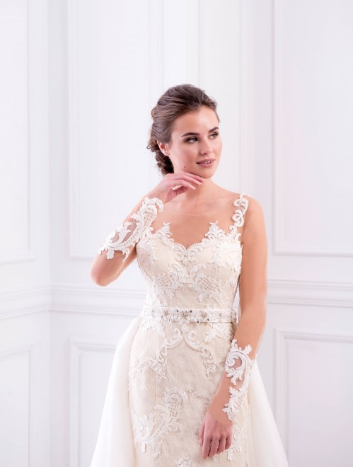 https://elisebride.ro/images/stories/virtuemart/product/VWD_TM_10_b.jpg