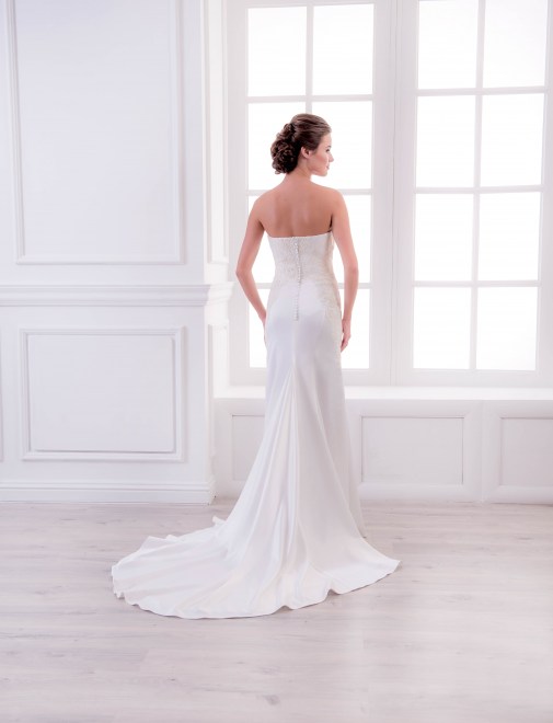 https://elisebride.ro/images/stories/virtuemart/product/VWD_TM_14_c.jpg