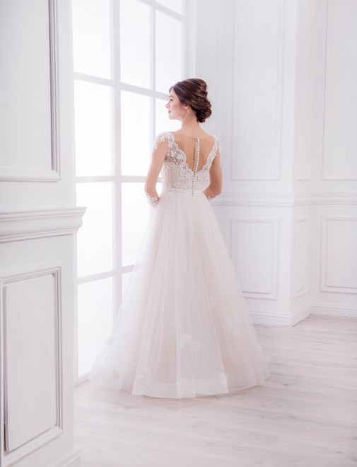 https://elisebride.ro/images/stories/virtuemart/product/VWD_TM_23_c.jpg