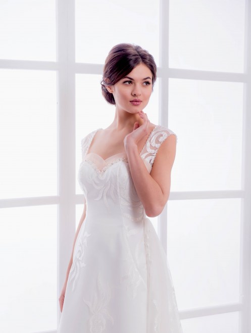 https://elisebride.ro/images/stories/virtuemart/product/VWD_TM_26_b.jpg