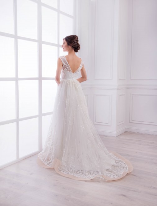 https://elisebride.ro/images/stories/virtuemart/product/VWD_TM_26_c.jpg