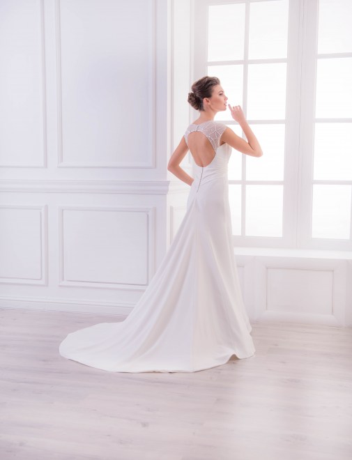 https://elisebride.ro/images/stories/virtuemart/product/VWD_TM_33_c.jpg