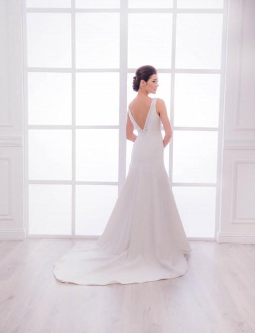 https://elisebride.ro/images/stories/virtuemart/product/VWD_TM_34_c.jpg