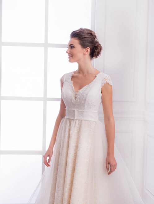 https://elisebride.ro/images/stories/virtuemart/product/VWD_TM_41_b.jpg