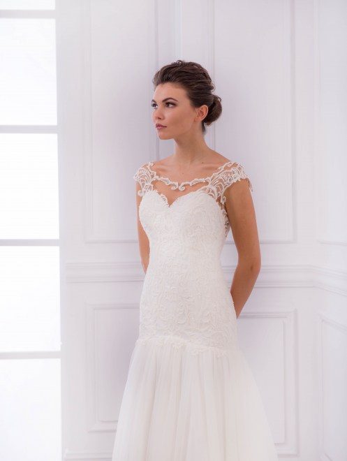 https://elisebride.ro/images/stories/virtuemart/product/VWD_TM_42_b.jpg