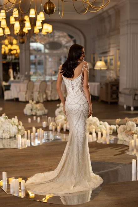https://elisebride.ro/images/stories/virtuemart/product/Vivienne4.jpg