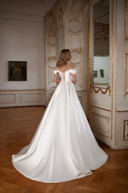 https://elisebride.ro/images/stories/virtuemart/product/adela-04.jpg